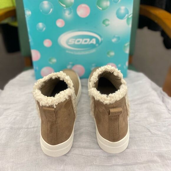 SODA Ladies Figure G Taupe Serpa Platform Booties NEW - Picture 2 of 5